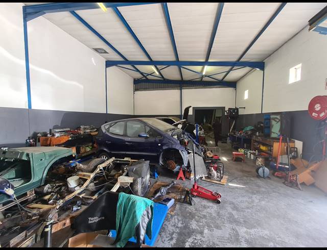 325M² WORKSHOP TO LET IN STIKLAND INDUSTRIAL